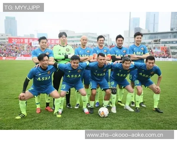 香港足球明星赛汕头激情开赛球迷热情高涨共庆足球盛宴 香港足球明星赛汕头激情开赛球迷热情高涨共庆足球盛宴